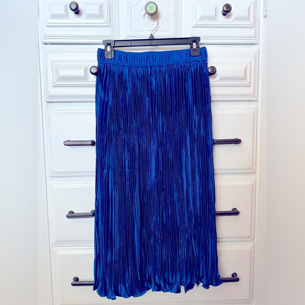 ONLY WORN ONCE! Nordstrom pleated midi skirt